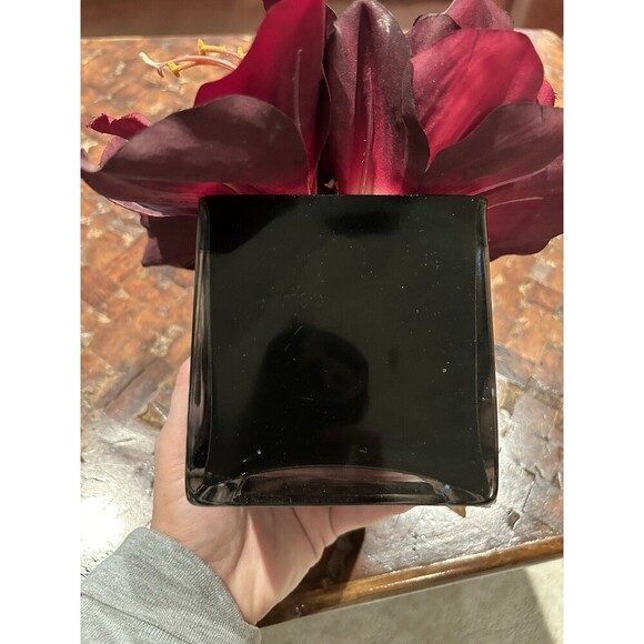 Artificial Amaryllis in Black Glass Vase - Picture 3 of 7